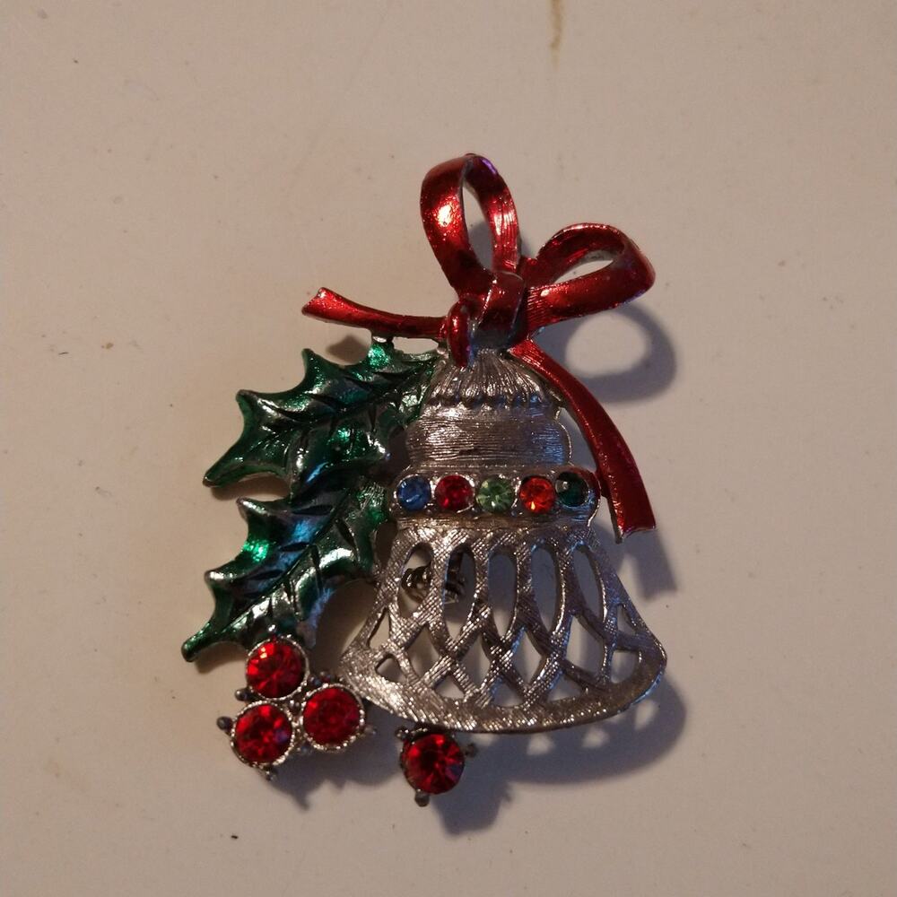 Vintage Christmas Pin Enameled Brooch Bell, Holly, Rhinestones
.( fc1)